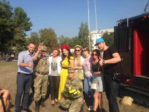 Артисты поздравили военных с Днем танкиста душевным концертом! + ФОТО