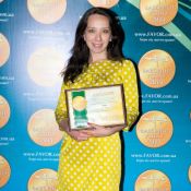 Инесса Марьянская с Дипломом для победителя – сети ломбардов «Благо» – которые победили в одноименной номинации «Ломбард»