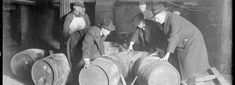 Сухой закон в США. Рост производства Канадского виски.
