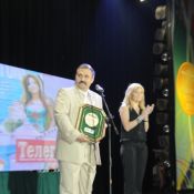 Певица Лилу поздравляет издательство «Мега-Пресс» с победой журнала «Телегид»