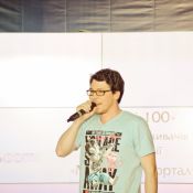 Неочікувано для самих організаторів акапелло заспівав керівник порталу «НаВсі100» Захар Клименко, чим просто зачарував зал!