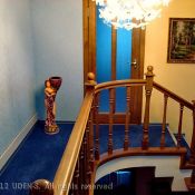Обігірівачі «теплий плінтус» UDEN-S у приватному будинку на сходах