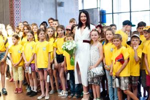 Татьяна Петракова подарила детям из интерната незабываемый праздник в День своего рожденья