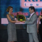 Марися Горобець вручає нагороду Karya Tour, Абсолютному Фавориту Успіху в номинації «Туристична компанія»